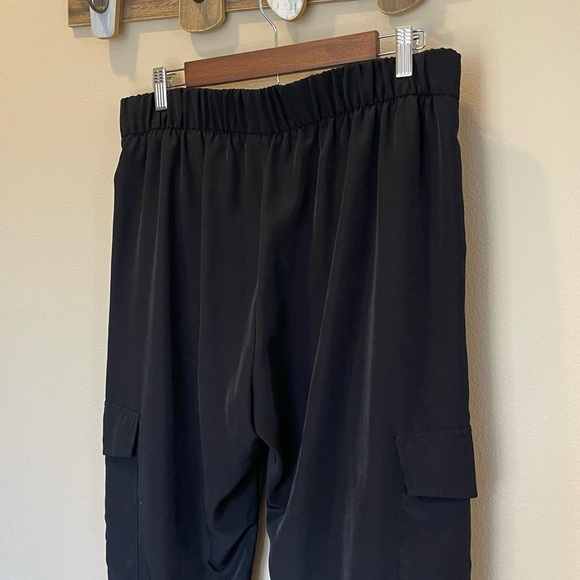 Zara Black Jogger Cargo Pocket Pant Elastic Waist Faux Button Size M - Picture 3 of 8